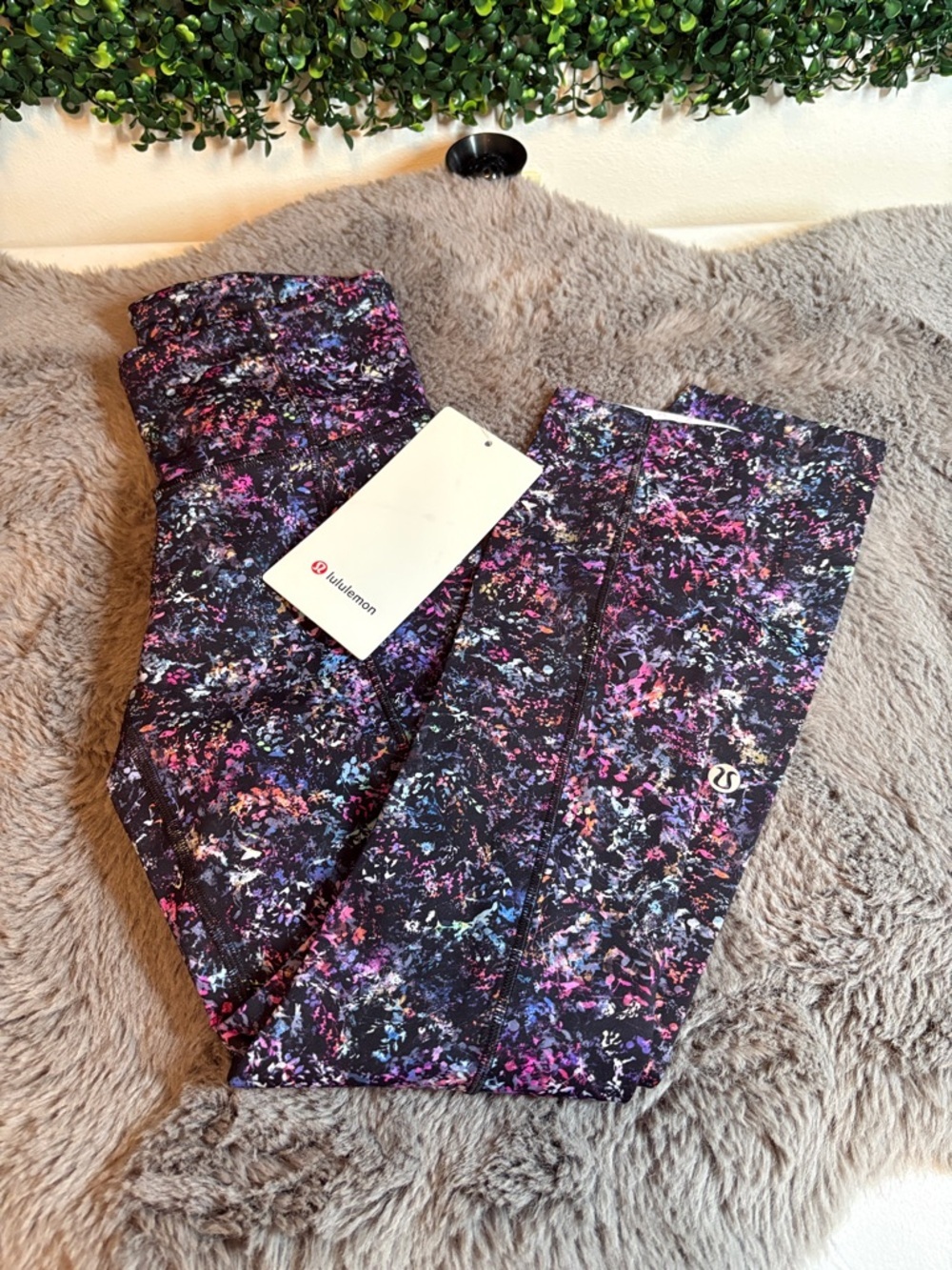 NWT lululemon athletica Fast & Free Black Multi Splatter Print Leggings Size 2